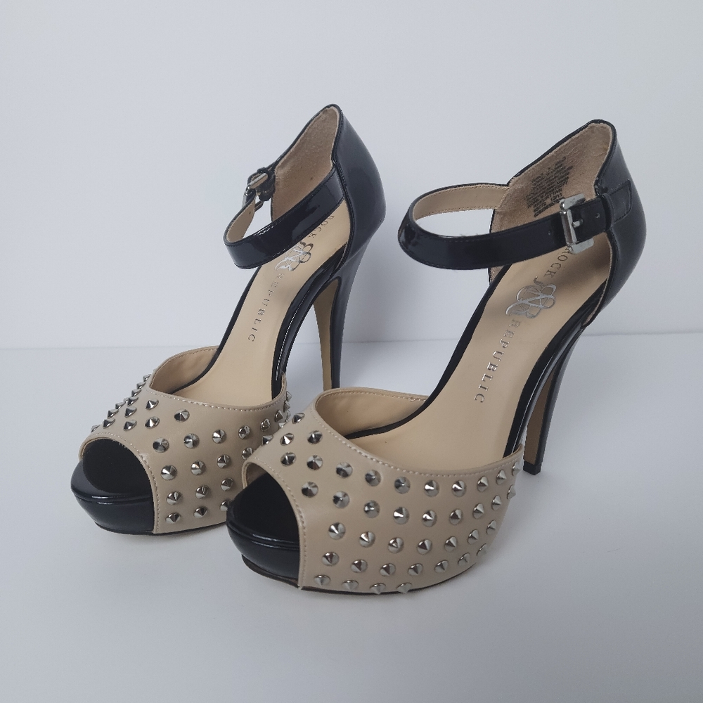 Rock & Republic Women's Size 7 Black Nude Silver Studded Platform Heels